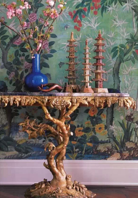 樹枝支撐起來的桌面