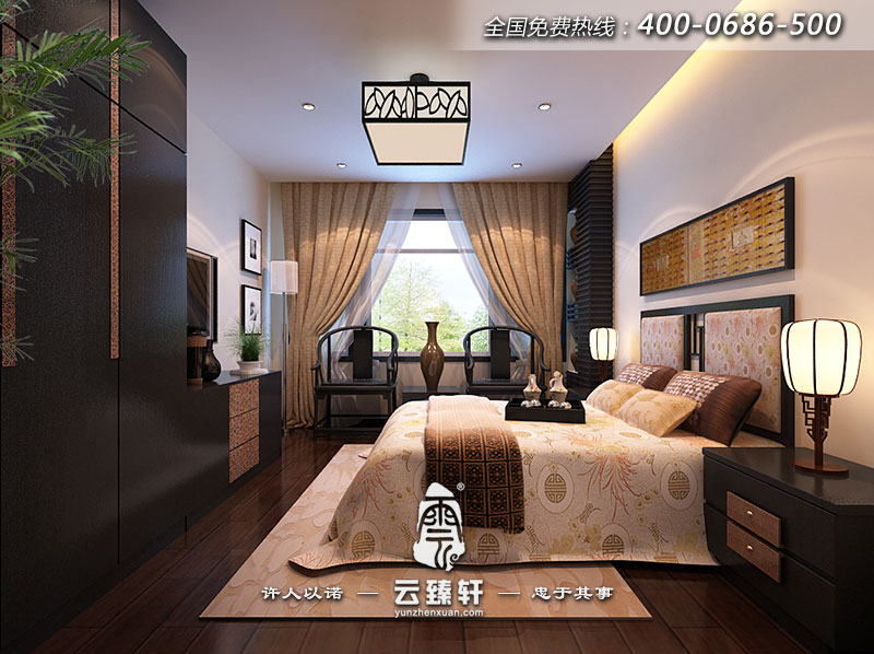 小戶型的臥室裝修的很有古典韻味，中式氣息濃厚