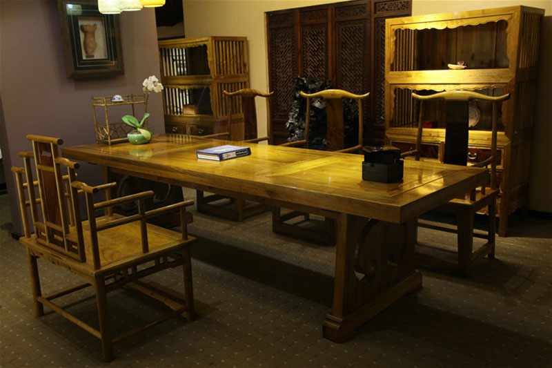 金絲楠木如意紋大畫案家具